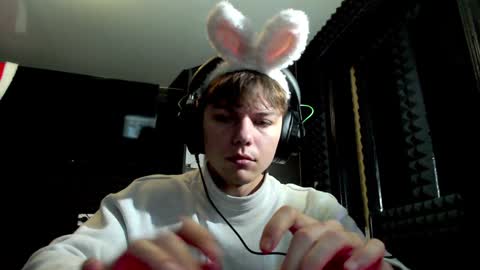 Snapshot of hot_boy_2002_ chatting on 12-30-24, 12:42 Hot boy 2002 online show from 12-30-24, 12:42