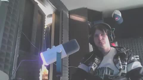 Snapshot of hot_boy_2002_ chatting on 02-18-25, 12:06 Hot boy 2002 online show from 02-18-25, 12:06