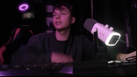 Snapshot of hot_boy_2002_ chatting on 10-03-25, 07:44 Hot boy 2002 online show from 10-03-25, 07:44