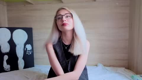 hot_kittie_hot online show from 06-12-26, 08:35