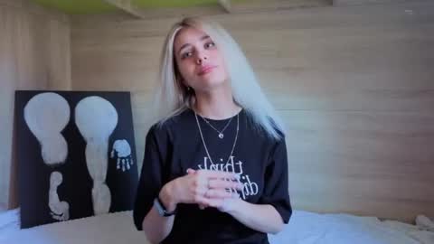 hot_kittie_hot online show from 06-19-26, 09:57