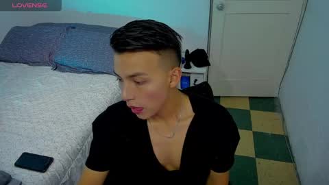 Snapshot of hot_latin_temptation chatting on 05-19-26, 10:21 Alejandro online show from 05-19-26, 10:21