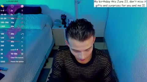 Alejandro online show from 06-15-26, 04:36