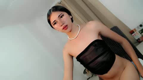 Snapshot of hot_little_angel18 chatting on 04-10-26, 01:38 hot_little_angel18 online show from 04-10-26, 01:38