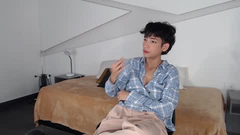 Snapshot of hot_little_bunny chatting on 02-05-25, 09:40 Alana online show from 02-05-25, 09:40