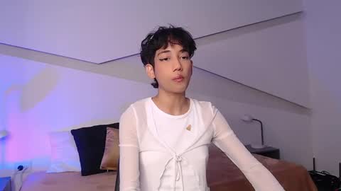 Snapshot of hot_little_bunny chatting on 02-26-25, 08:33 Alana online show from 02-26-25, 08:33