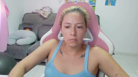 Mia online show from 04-01-26, 05:21