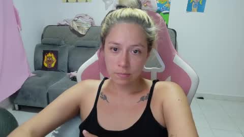 Mia online show from 04-06-26, 11:16