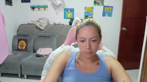 Mia online show from 04-07-26, 08:09