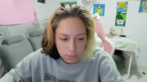 Mia online show from 05-02-26, 06:13