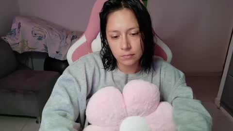 Mia online show from 06-30-26, 07:59