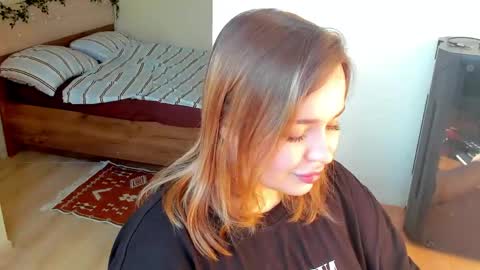Snapshot of hot_moon_666 chatting on 06-06-26, 02:44 Moon online show from 06-06-26, 02:44