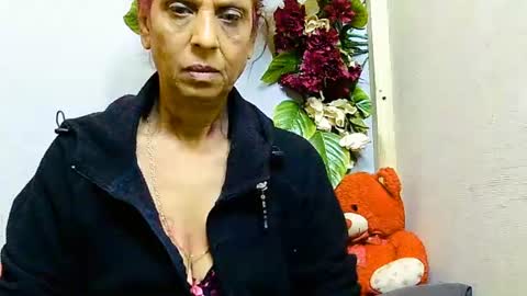 hot queen online show from 06-21-26, 08:50