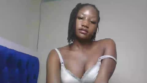 Snapshot of hot_sexxxy_girl chatting on 06-20-26, 02:42 Milly online show from 06-20-26, 02:42