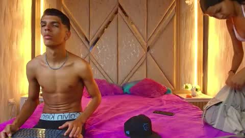 hotcouple_222 online show from 11-19-25, 07:30