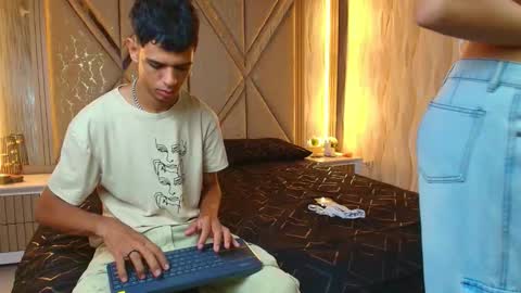 hotcouple_222 online show from 11-23-25, 07:41