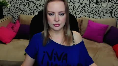 Snapshot of hotdreamhere chatting on 05-11-26, 10:21 Alice online show from 05-11-26, 10:21