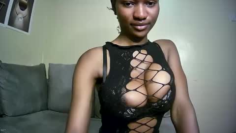 hotfalling706077 online show from 01-11-25, 07:06