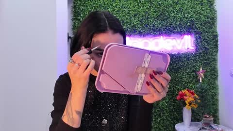 hotfallingdevil online show from 12-01-25, 05:56