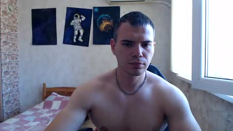 Snapshot of hotfitbboy_2001 chatting on 07-15-26, 07:35 Alex online show from 07-15-26, 07:35