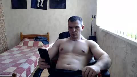 Snapshot of hotfitbboy_2001 chatting on 07-18-26, 03:49 Alex online show from 07-18-26, 03:49