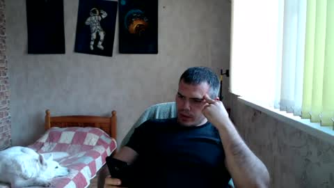 Snapshot of hotfitbboy_2001 chatting on 07-19-26, 05:05 Alex online show from 07-19-26, 05:05