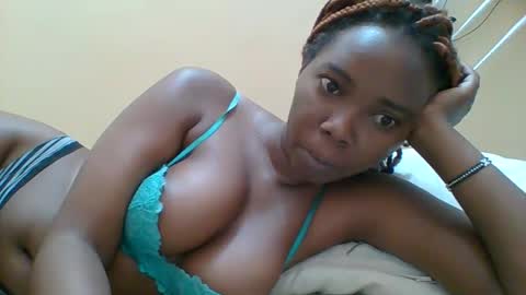 Queen online show from 10-26-25, 06:52