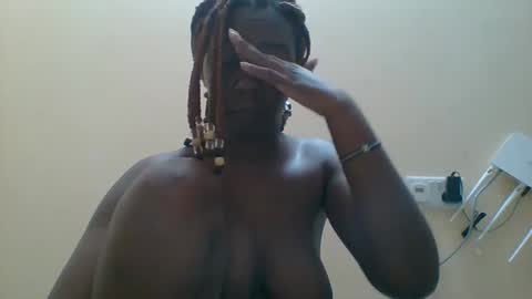 Queen online show from 10-26-25, 08:26