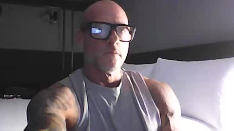 Snapshot of hotguy4u2see chatting on 06-10-26, 10:41 Hotguy4u2see online show from 06-10-26, 10:41