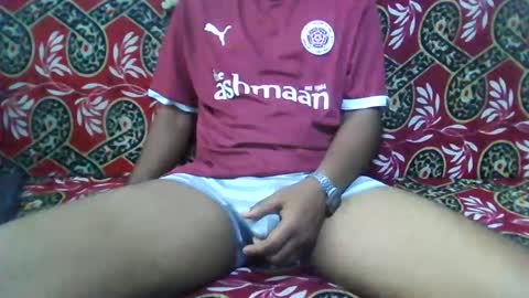 hotguyy001 online show from 06-01-26, 05:09