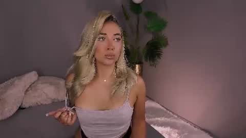 Snapshot of hotjessxx chatting on 07-27-26, 05:47 Maria online show from 07-27-26, 05:47