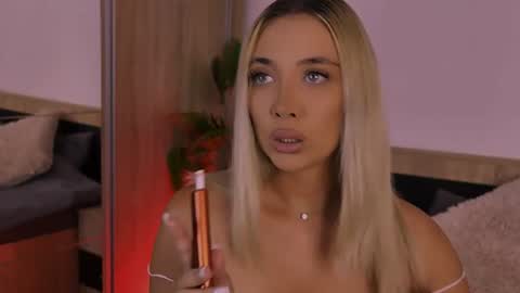 Snapshot of hotjessxx chatting on 08-06-26, 12:18 Maria online show from 08-06-26, 12:18