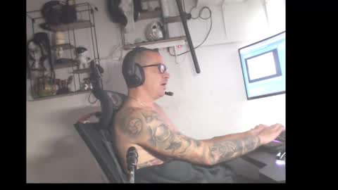 Snapshot of hotkinkytat chatting on 04-16-26, 11:00 hotkinkytat online show from 04-16-26, 11:00