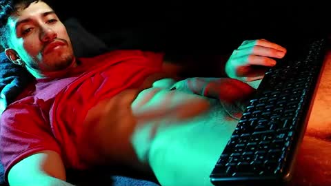 Snapshot of hotlatinking chatting on 05-18-26, 08:25 Hotlatinking online show from 05-18-26, 08:25