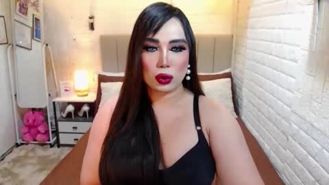 Snapshot of hotlexus69 chatting on 09-30-25, 08:25 LEXUS online show from 09-30-25, 08:25