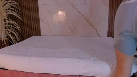 hotlovestory online show from 04-18-26, 12:20