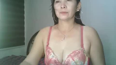Snapshot of hotmamajen4u chatting on 05-11-26, 12:22 hotmamajen4u online show from 05-11-26, 12:22