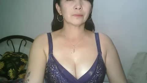 Snapshot of hotmamajen4u chatting on 05-18-26, 05:24 hotmamajen4u online show from 05-18-26, 05:24