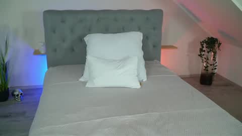 hotmilfbitch online show from 06-04-26, 07:42