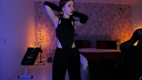 hotmolly_ online show from 04-17-26, 07:06
