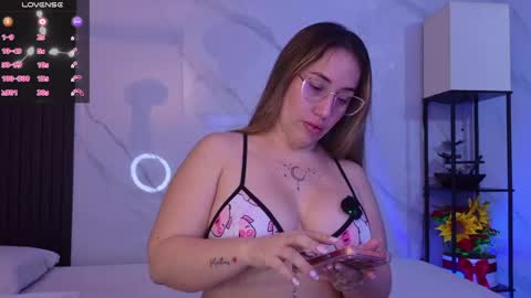 Sussy Bloom  online show from 06-06-26, 03:44