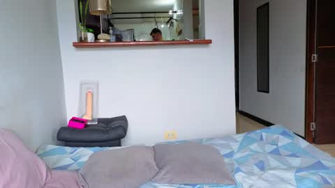 Snapshot of hotstud_999 chatting on 07-12-26, 06:43 Andres online show from 07-12-26, 06:43