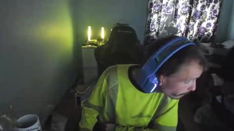 Snapshot of hotsummer1996 chatting on 10-13-25, 04:07 hot online show from 10-13-25, 04:07