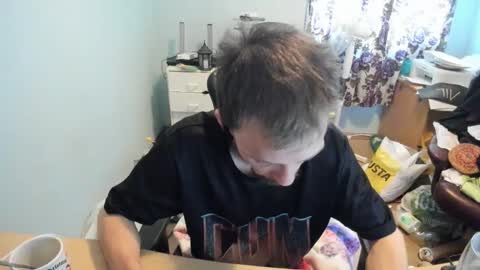 Snapshot of hotsummer1996 chatting on 10-18-25, 08:04 hot online show from 10-18-25, 08:04