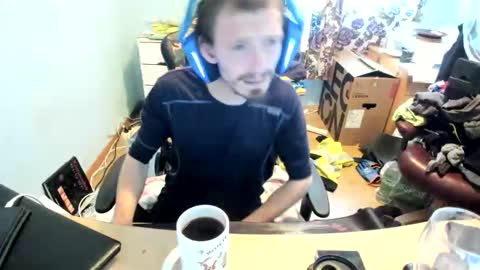 Snapshot of hotsummer1996 chatting on 11-16-25, 10:43 hot online show from 11-16-25, 10:43