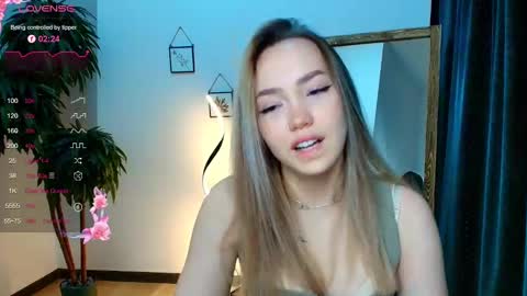 Snapshot of hottease_pvt chatting on 12-04-24, 11:19 hello Im Eva online show from 12-04-24, 11:19