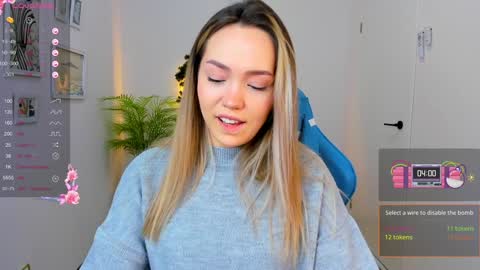 Snapshot of hottease_pvt chatting on 12-19-24, 08:23 hello Im Eva online show from 12-19-24, 08:23