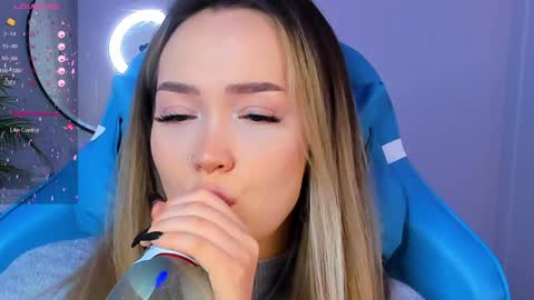 Snapshot of hottease_pvt chatting on 01-05-25, 08:00 hello Im Eva online show from 01-05-25, 08:00