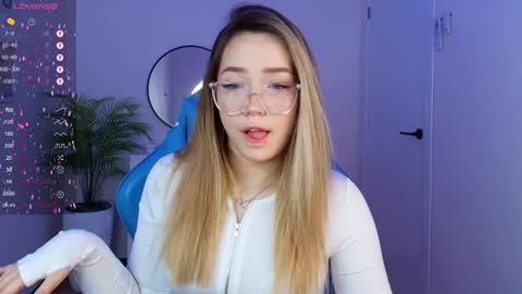 Snapshot of hottease_pvt chatting on 01-26-25, 07:32 hello Im Eva online show from 01-26-25, 07:32