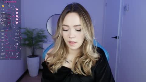 Snapshot of hottease_pvt chatting on 01-28-25, 05:11 hello Im Eva online show from 01-28-25, 05:11